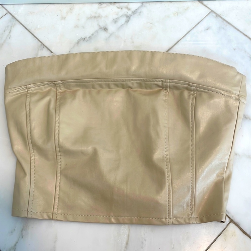Le Lis fitted strapless crop top